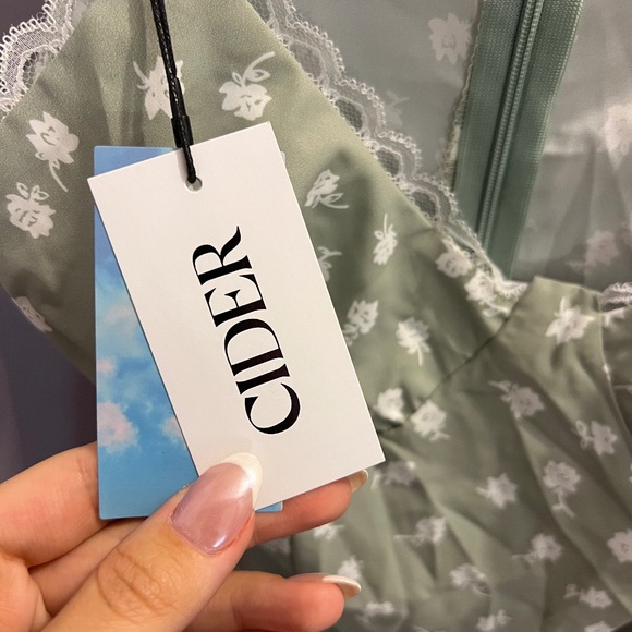 Dress - Picture 4 of 6